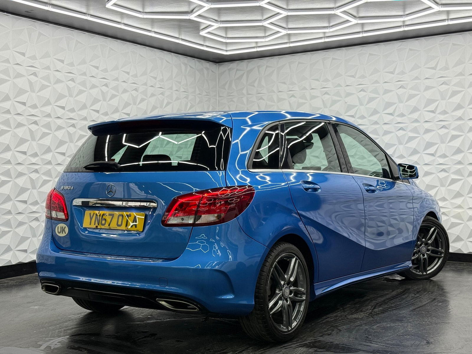 Mercedes-Benz B Class 1.5 B180d AMG Line 7G-DCT Euro 6 (s/s) 5dr 5dr Automatic 2017