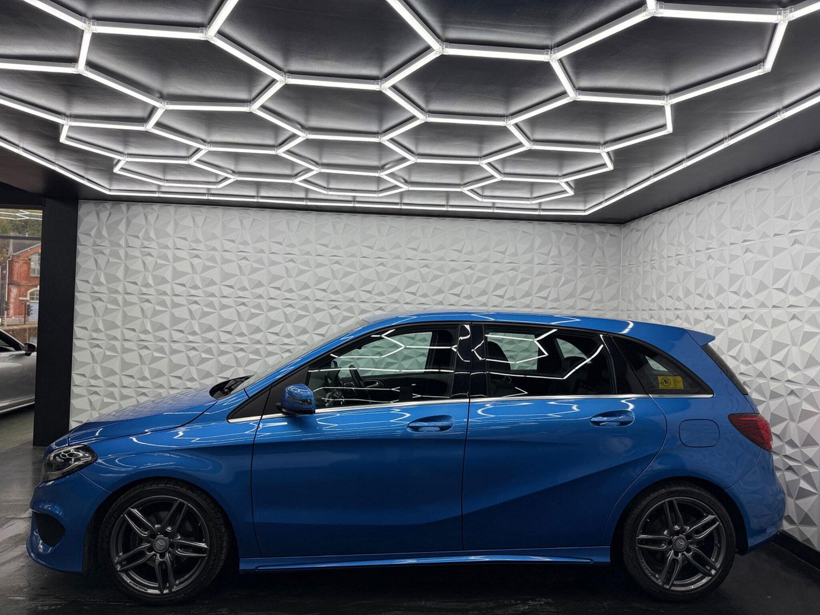 Mercedes-Benz B Class 1.5 B180d AMG Line 7G-DCT Euro 6 (s/s) 5dr 5dr Automatic 2017