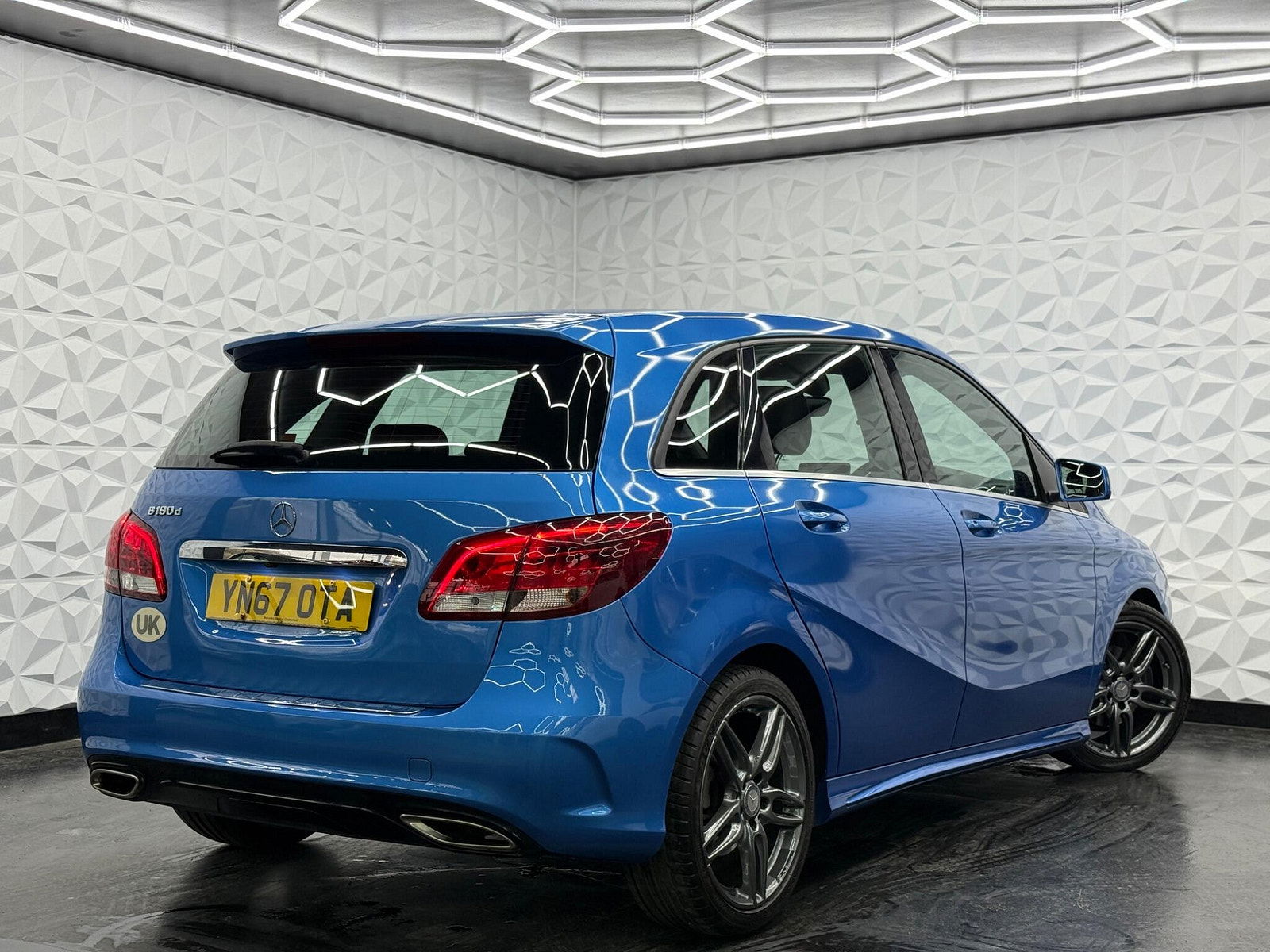 Mercedes-Benz B Class 1.5 B180d AMG Line 7G-DCT Euro 6 (s/s) 5dr 5dr Automatic 2017