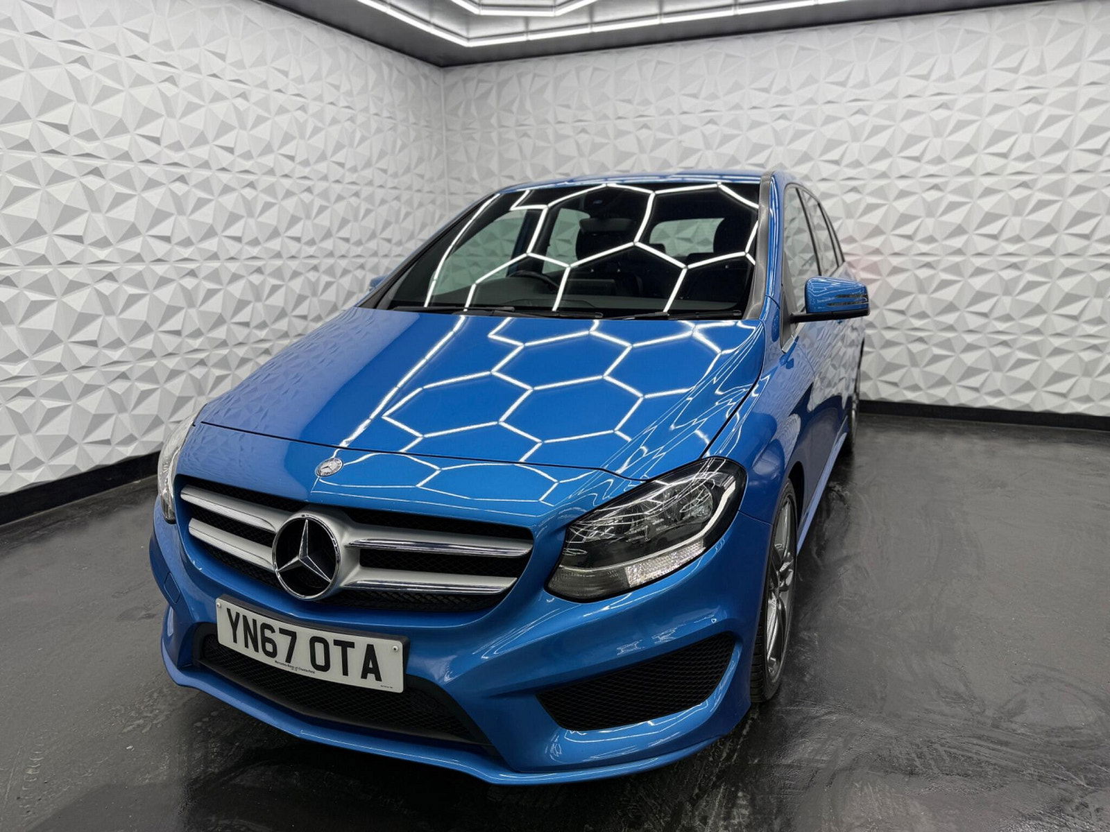 Mercedes-Benz B Class 1.5 B180d AMG Line 7G-DCT Euro 6 (s/s) 5dr 5dr Automatic 2017