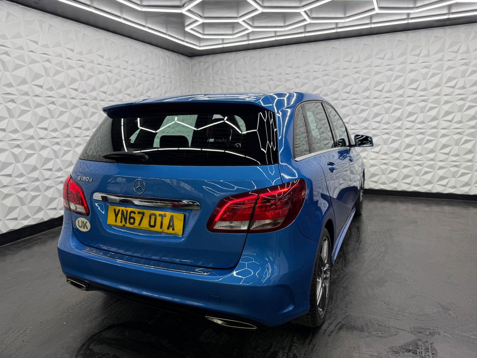 Mercedes-Benz B Class 1.5 B180d AMG Line 7G-DCT Euro 6 (s/s) 5dr 5dr Automatic 2017