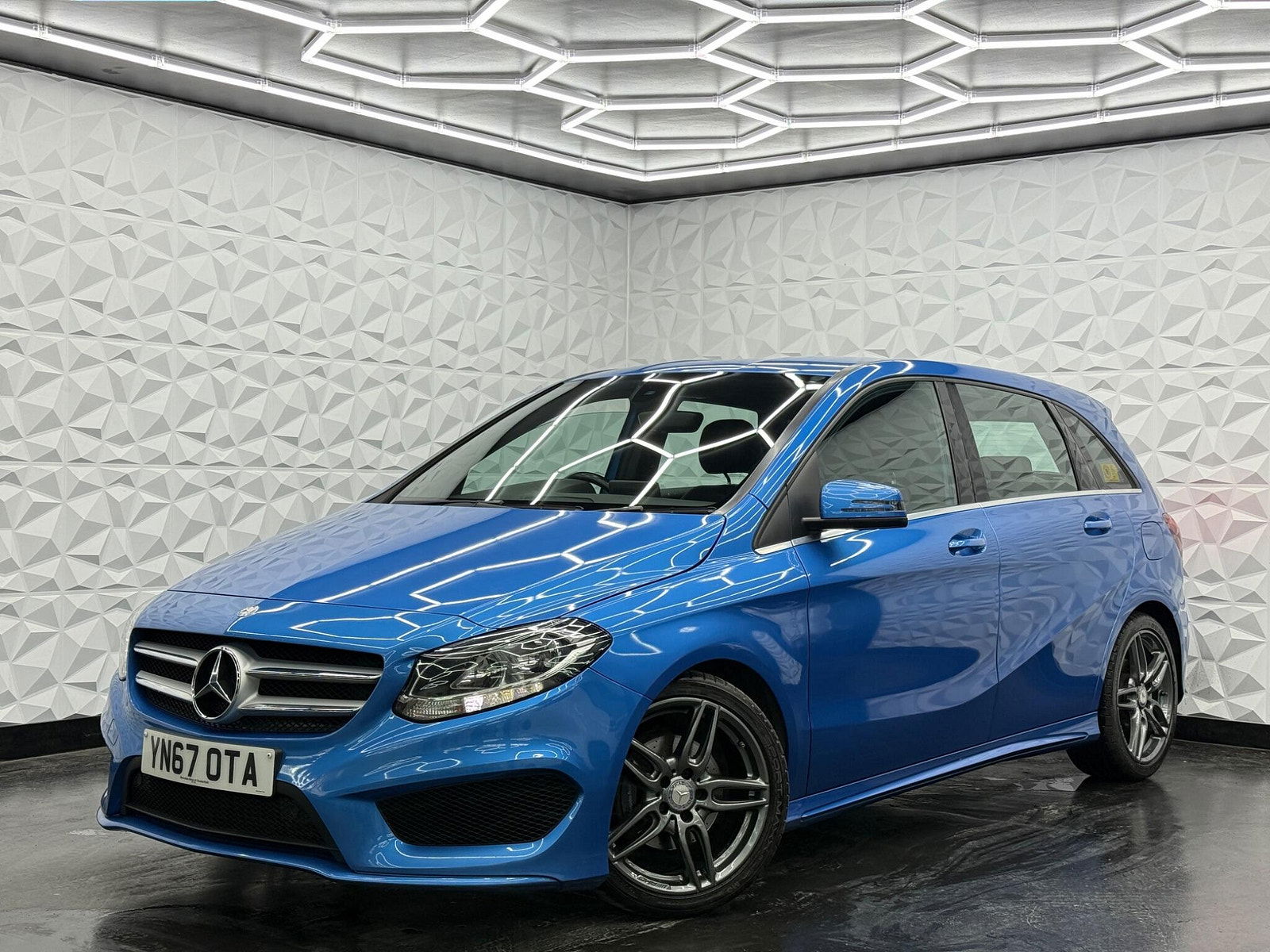 Mercedes-Benz B Class 1.5 B180d AMG Line 7G-DCT Euro 6 (s/s) 5dr 5dr Automatic 2017