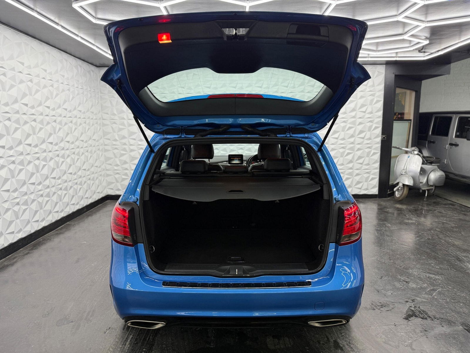 Mercedes-Benz B Class 1.5 B180d AMG Line 7G-DCT Euro 6 (s/s) 5dr 5dr Automatic 2017