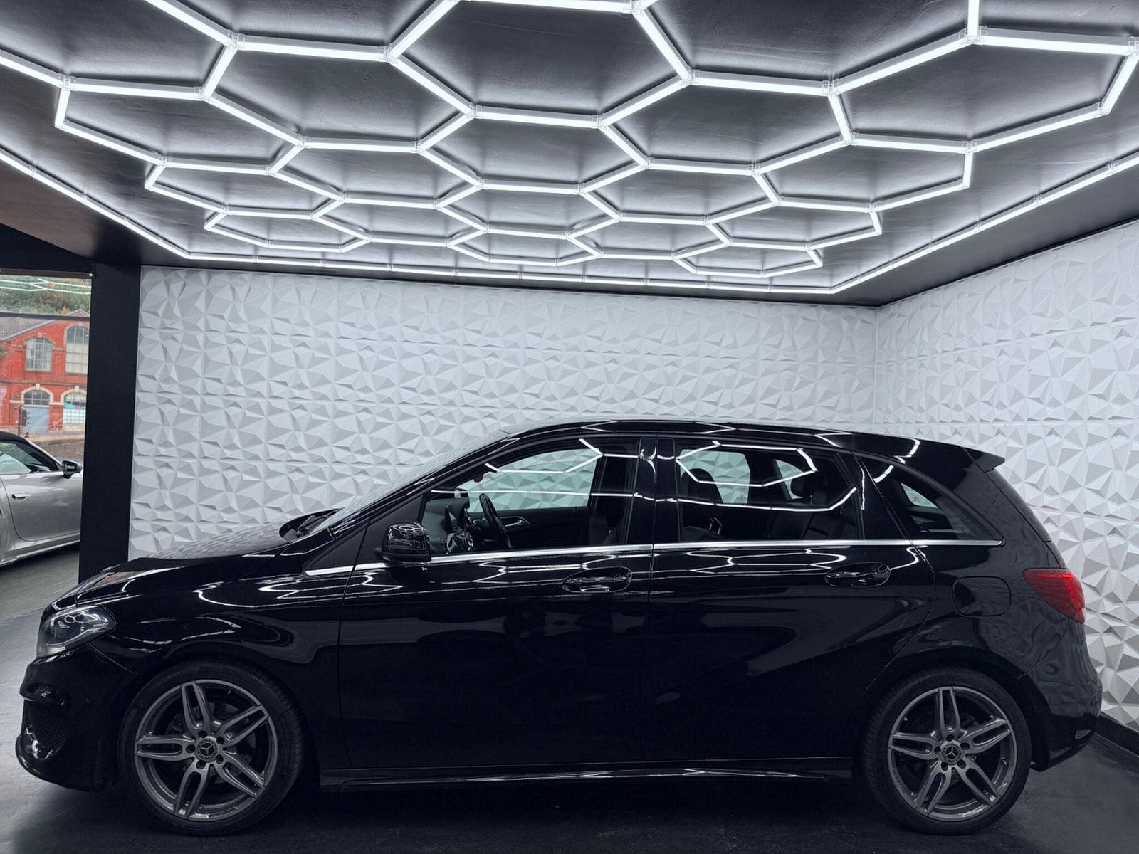 Mercedes-Benz B Class 2.1 B200d AMG Line (Executive) Euro 6 (s/s) 5dr 5dr Manual 2017