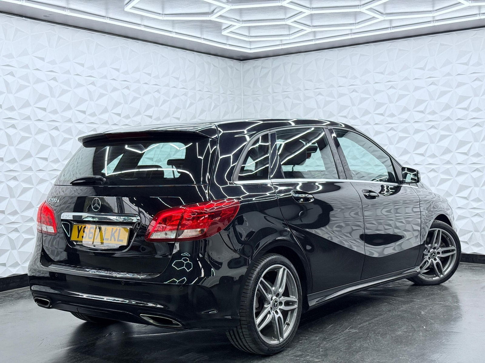 Mercedes-Benz B Class 2.1 B200d AMG Line (Executive) Euro 6 (s/s) 5dr 5dr Manual 2017