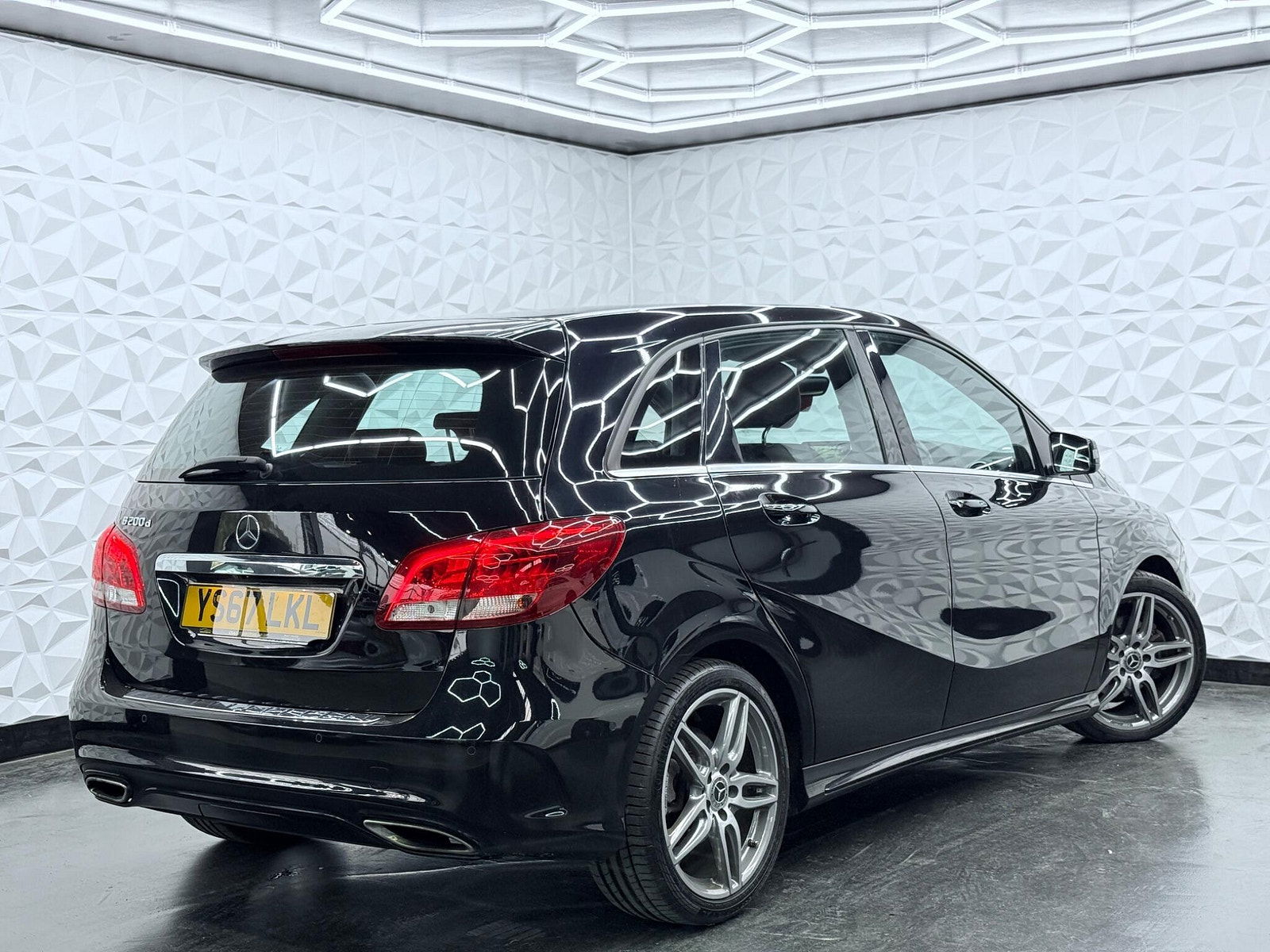 Mercedes-Benz B Class 2.1 B200d AMG Line (Executive) Euro 6 (s/s) 5dr 5dr Manual 2017