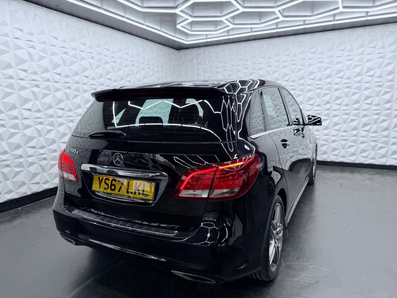 Mercedes-Benz B Class 2.1 B200d AMG Line (Executive) Euro 6 (s/s) 5dr 5dr Manual 2017