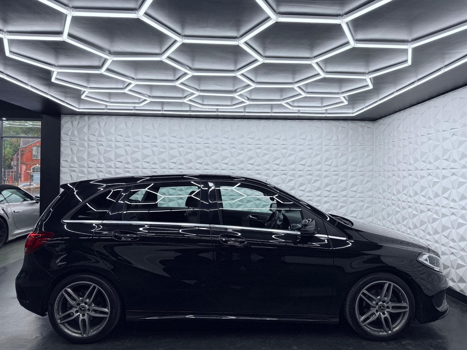 Mercedes-Benz B Class 2.1 B200d AMG Line (Executive) Euro 6 (s/s) 5dr 5dr Manual 2017