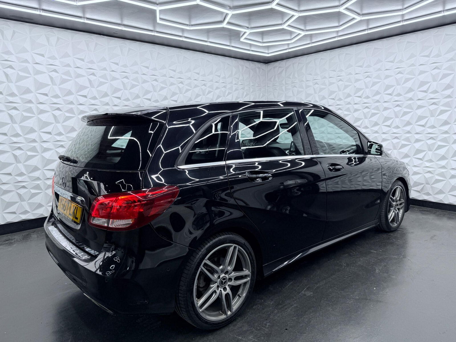 Mercedes-Benz B Class 2.1 B200d AMG Line (Executive) Euro 6 (s/s) 5dr 5dr Manual 2017