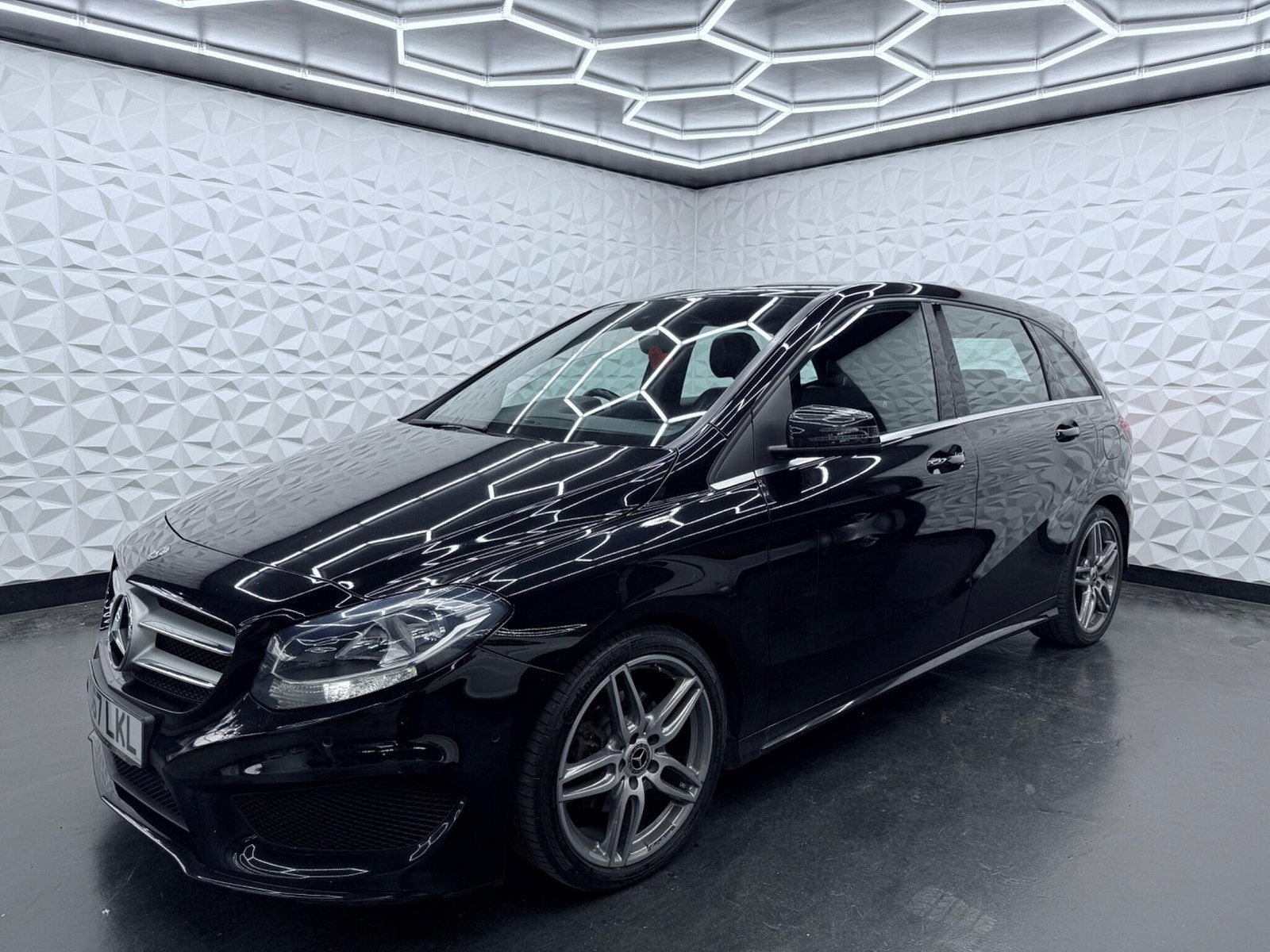 Mercedes-Benz B Class 2.1 B200d AMG Line (Executive) Euro 6 (s/s) 5dr 5dr Manual 2017