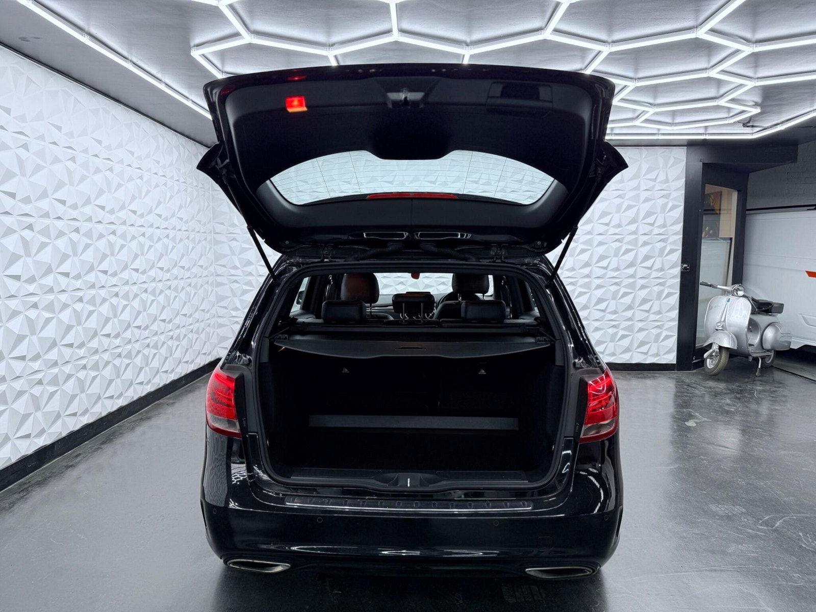 Mercedes-Benz B Class 2.1 B200d AMG Line (Executive) Euro 6 (s/s) 5dr 5dr Manual 2017