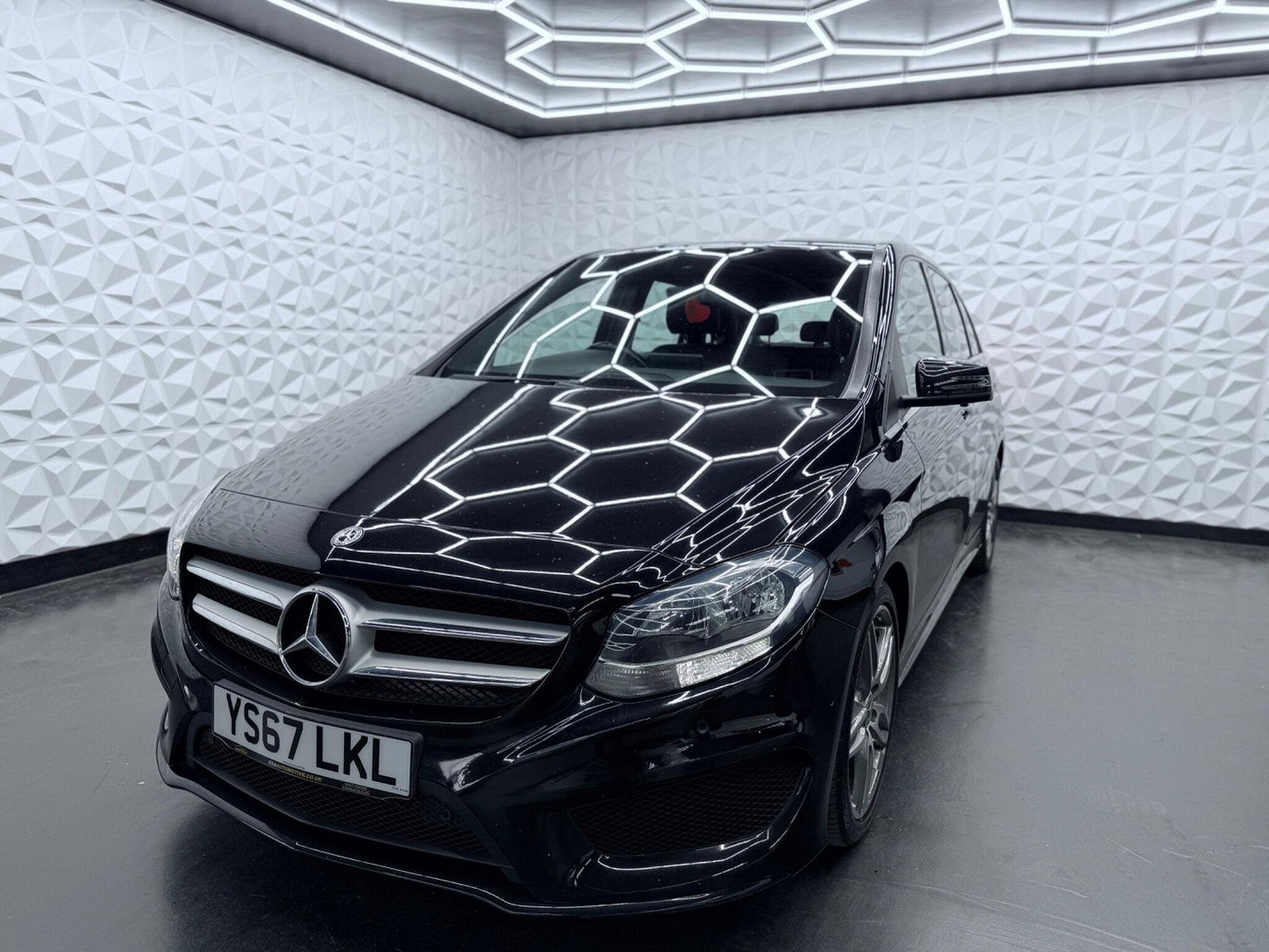 Mercedes-Benz B Class 2.1 B200d AMG Line (Executive) Euro 6 (s/s) 5dr 5dr Manual 2017