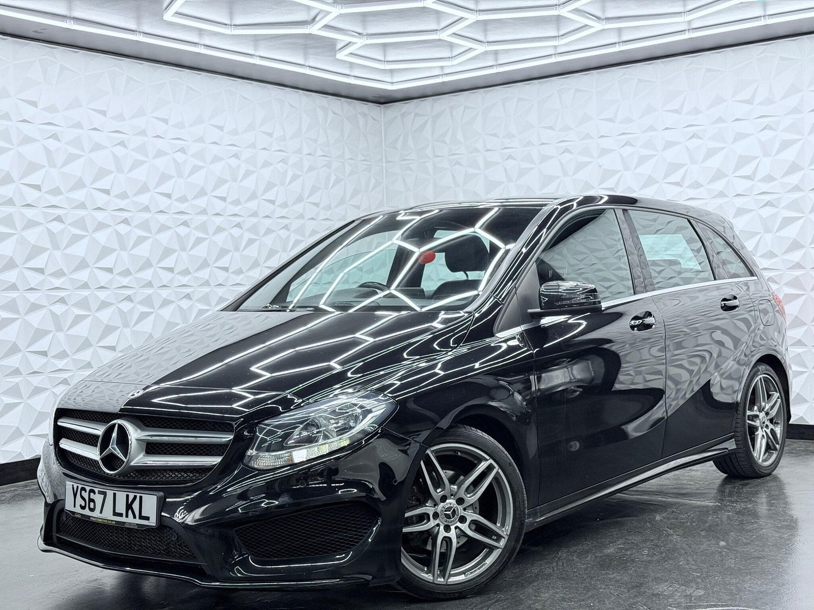 Mercedes-Benz B Class 2.1 B200d AMG Line (Executive) Euro 6 (s/s) 5dr 5dr Manual 2017