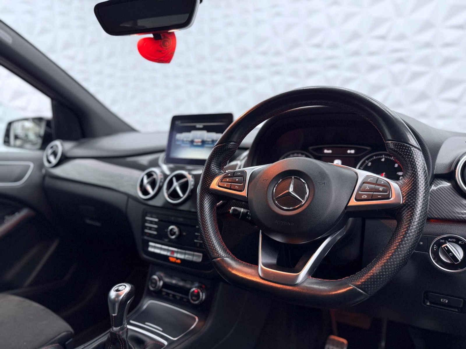 Mercedes-Benz B Class 2.1 B200d AMG Line (Executive) Euro 6 (s/s) 5dr 5dr Manual 2017