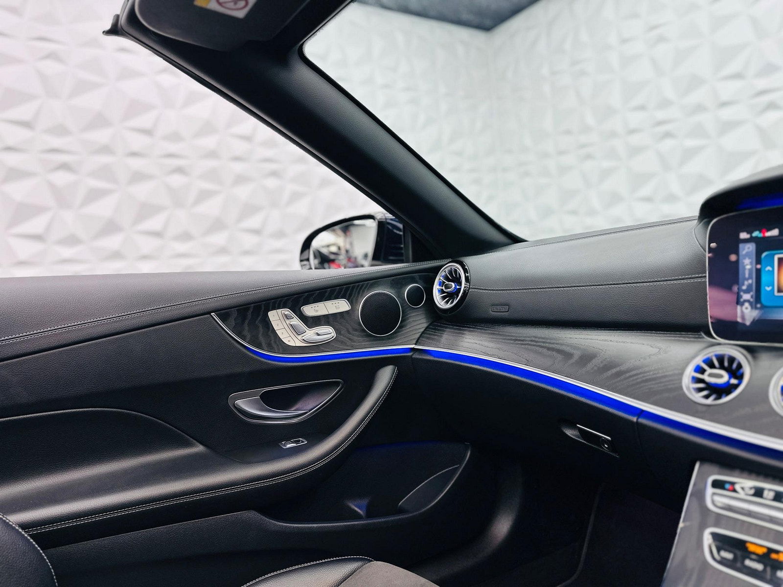 Mercedes-Benz E Class 2.0 E220d AMG Line (Premium) Cabriolet G-Tronic+ Euro 6 (s/s) 2dr 2dr Automatic 2020