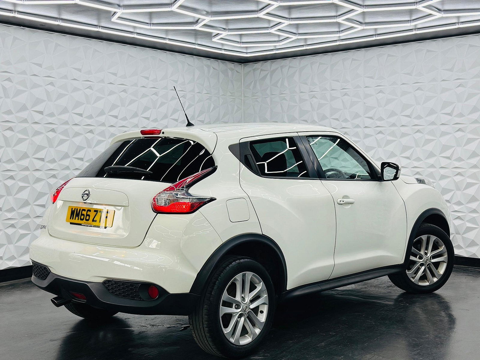 Nissan Juke 1.5 dCi N-Connecta Euro 6 (s/s) 5dr 5dr Manual 2017