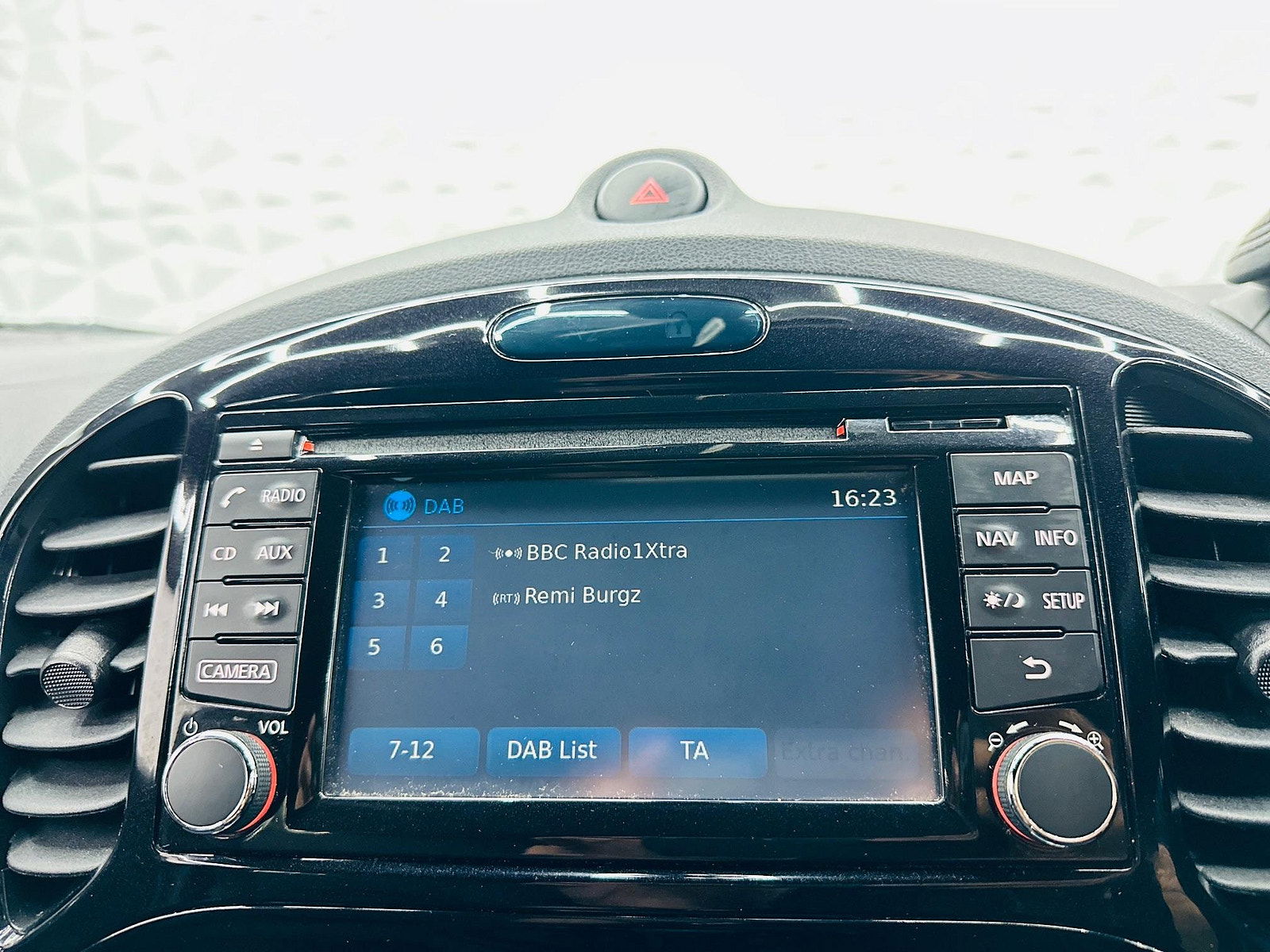 Nissan Juke 1.5 dCi N-Connecta Euro 6 (s/s) 5dr 5dr Manual 2017