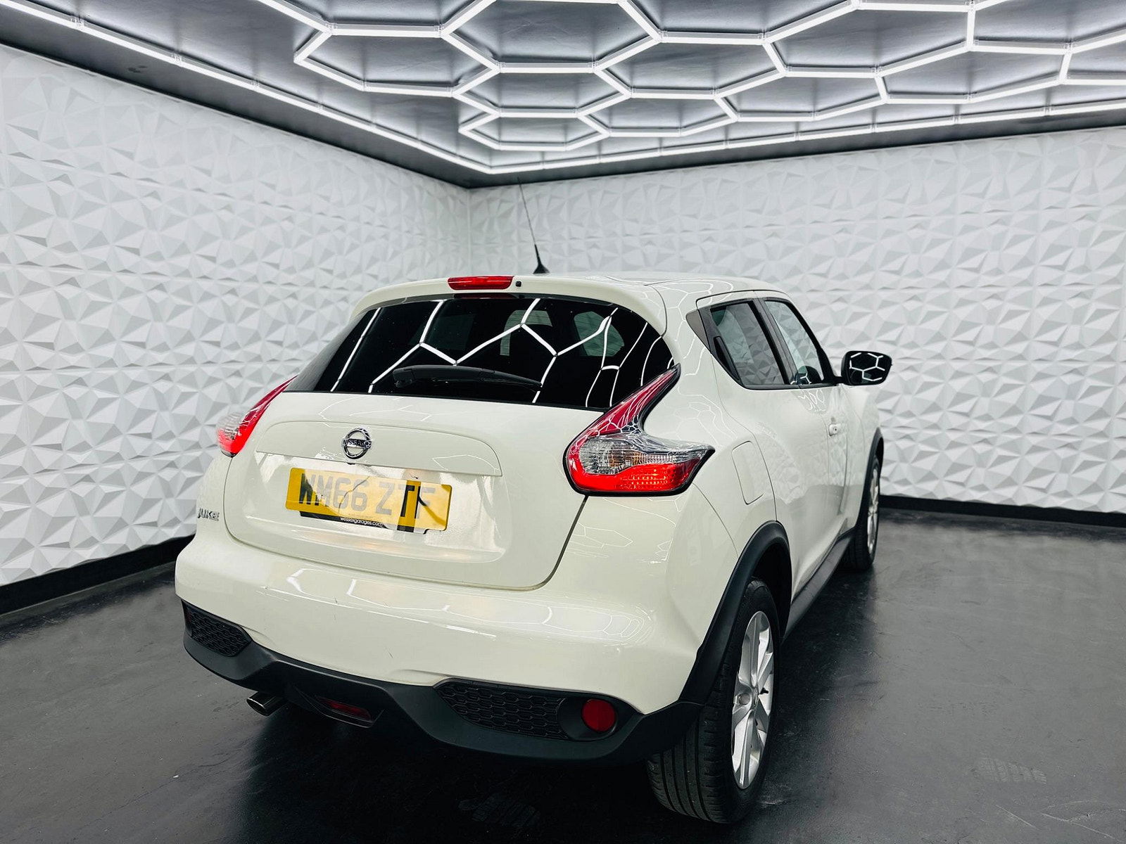 Nissan Juke 1.5 dCi N-Connecta Euro 6 (s/s) 5dr 5dr Manual 2017