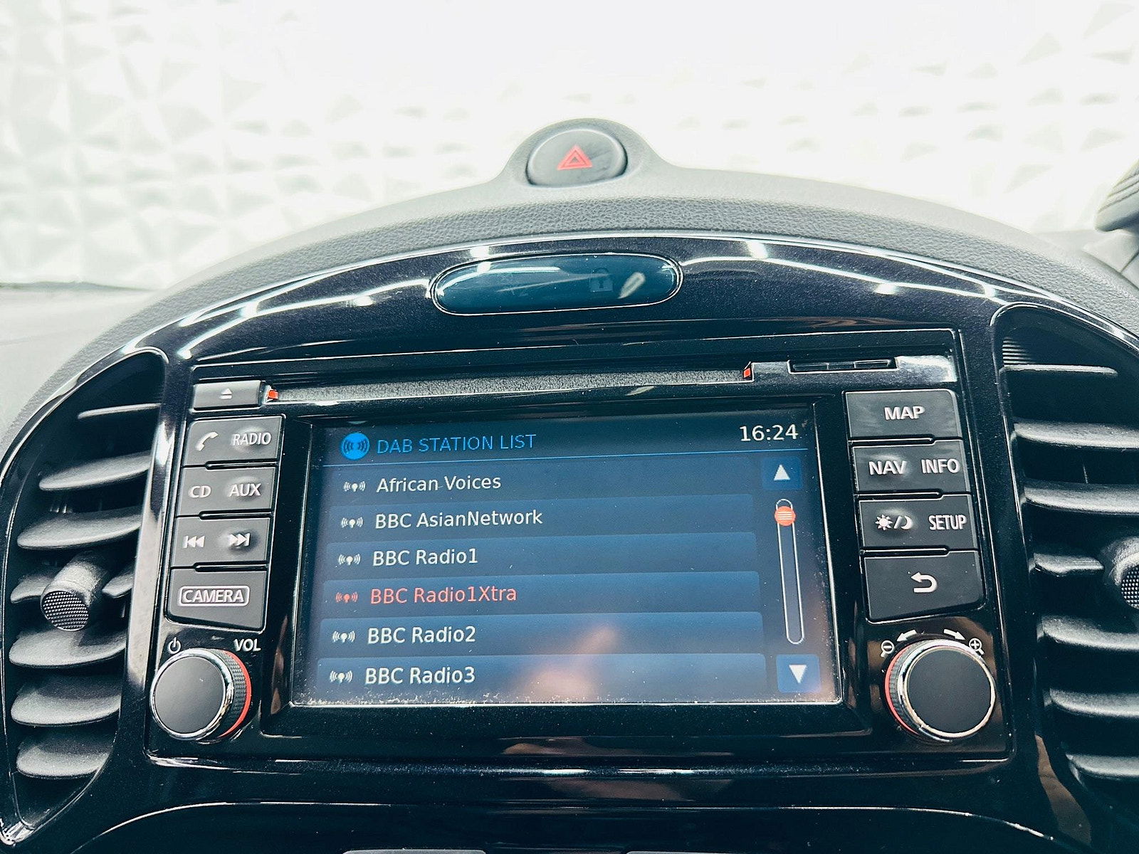 Nissan Juke 1.5 dCi N-Connecta Euro 6 (s/s) 5dr 5dr Manual 2017