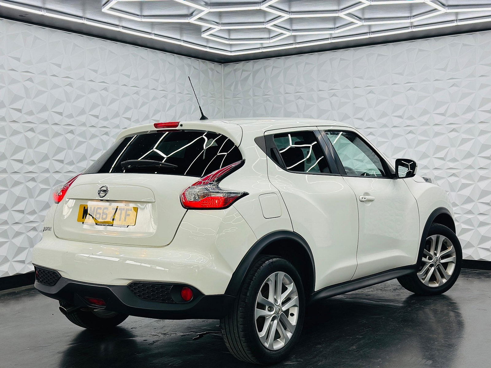 Nissan Juke 1.5 dCi N-Connecta Euro 6 (s/s) 5dr 5dr Manual 2017