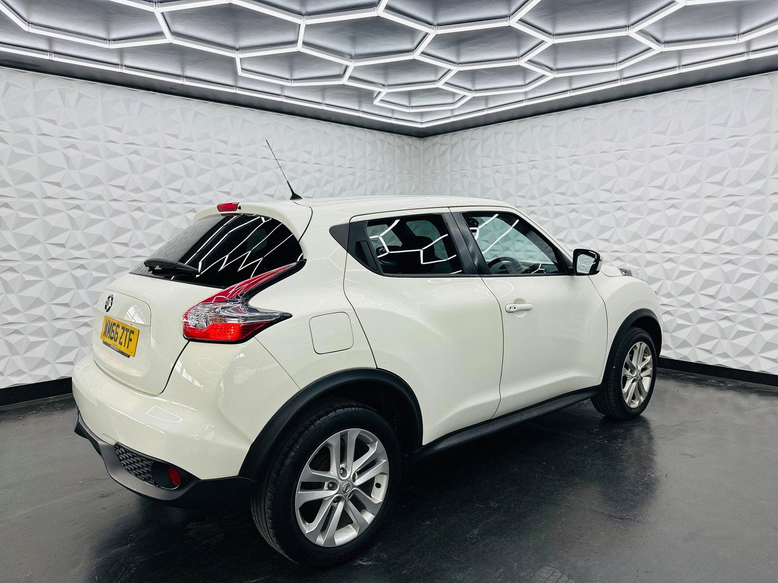 Nissan Juke 1.5 dCi N-Connecta Euro 6 (s/s) 5dr 5dr Manual 2017