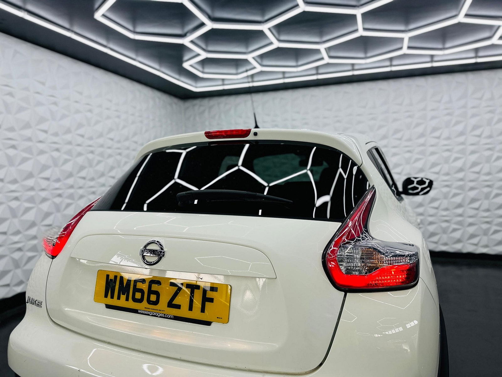 Nissan Juke 1.5 dCi N-Connecta Euro 6 (s/s) 5dr 5dr Manual 2017