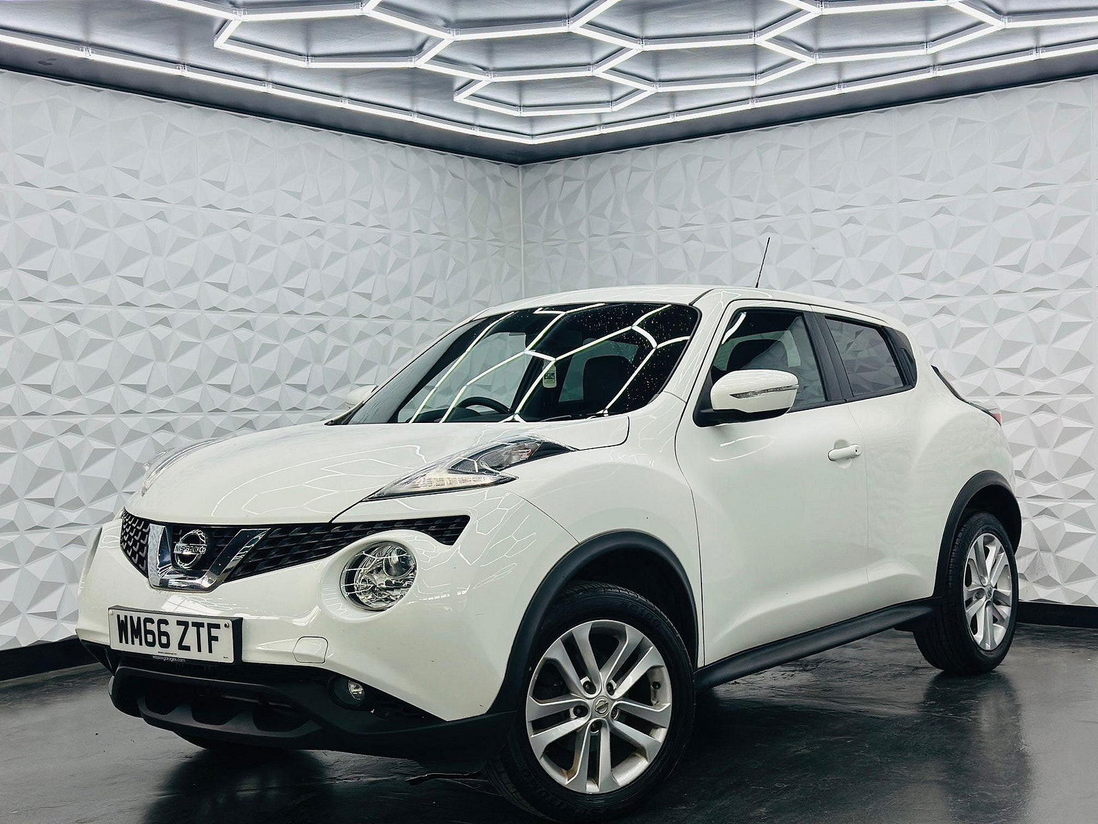Nissan Juke 1.5 dCi N-Connecta Euro 6 (s/s) 5dr 5dr Manual 2017