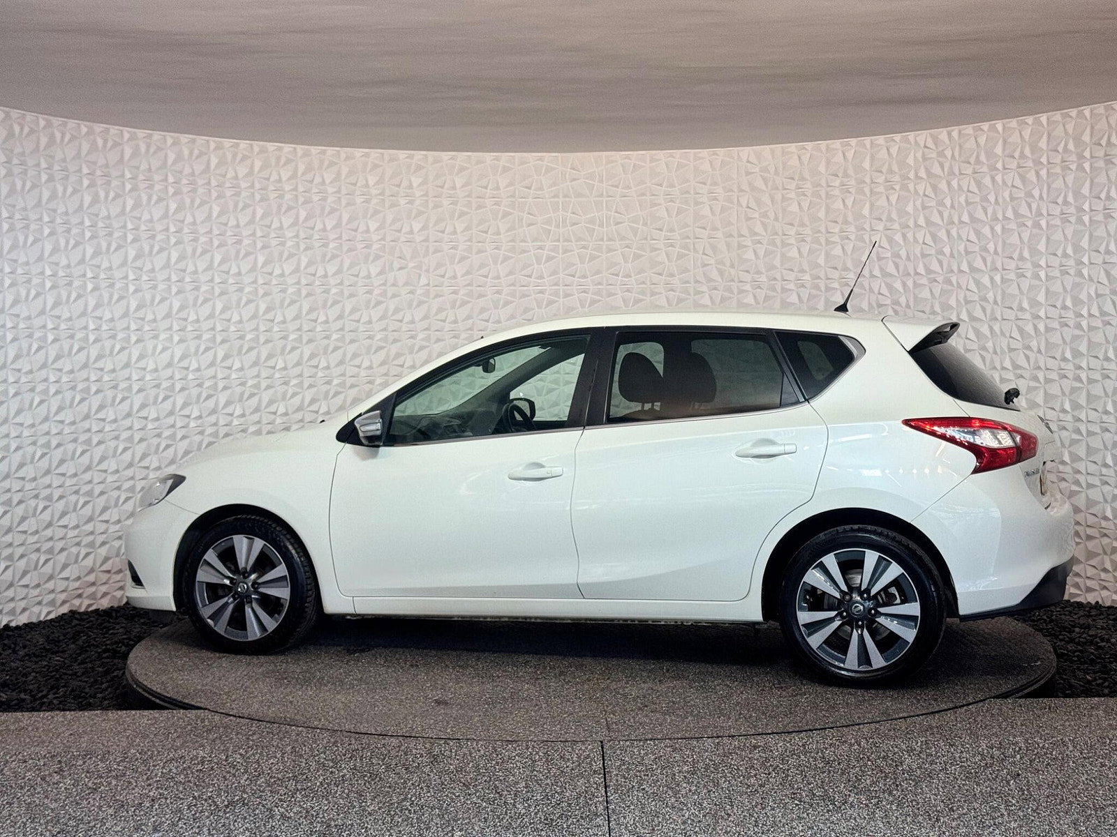 Nissan Pulsar 1.5 dCi Tekna Euro 5 (s/s) 5dr 5dr Manual 2014