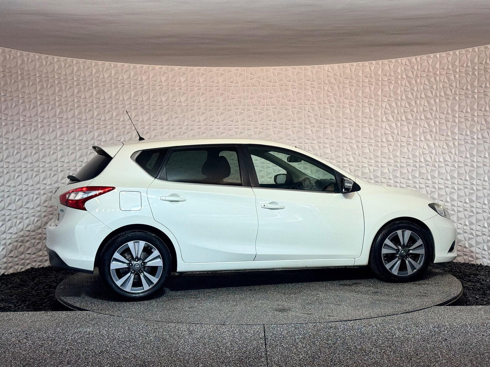 Nissan Pulsar 1.5 dCi Tekna Euro 5 (s/s) 5dr 5dr Manual 2014