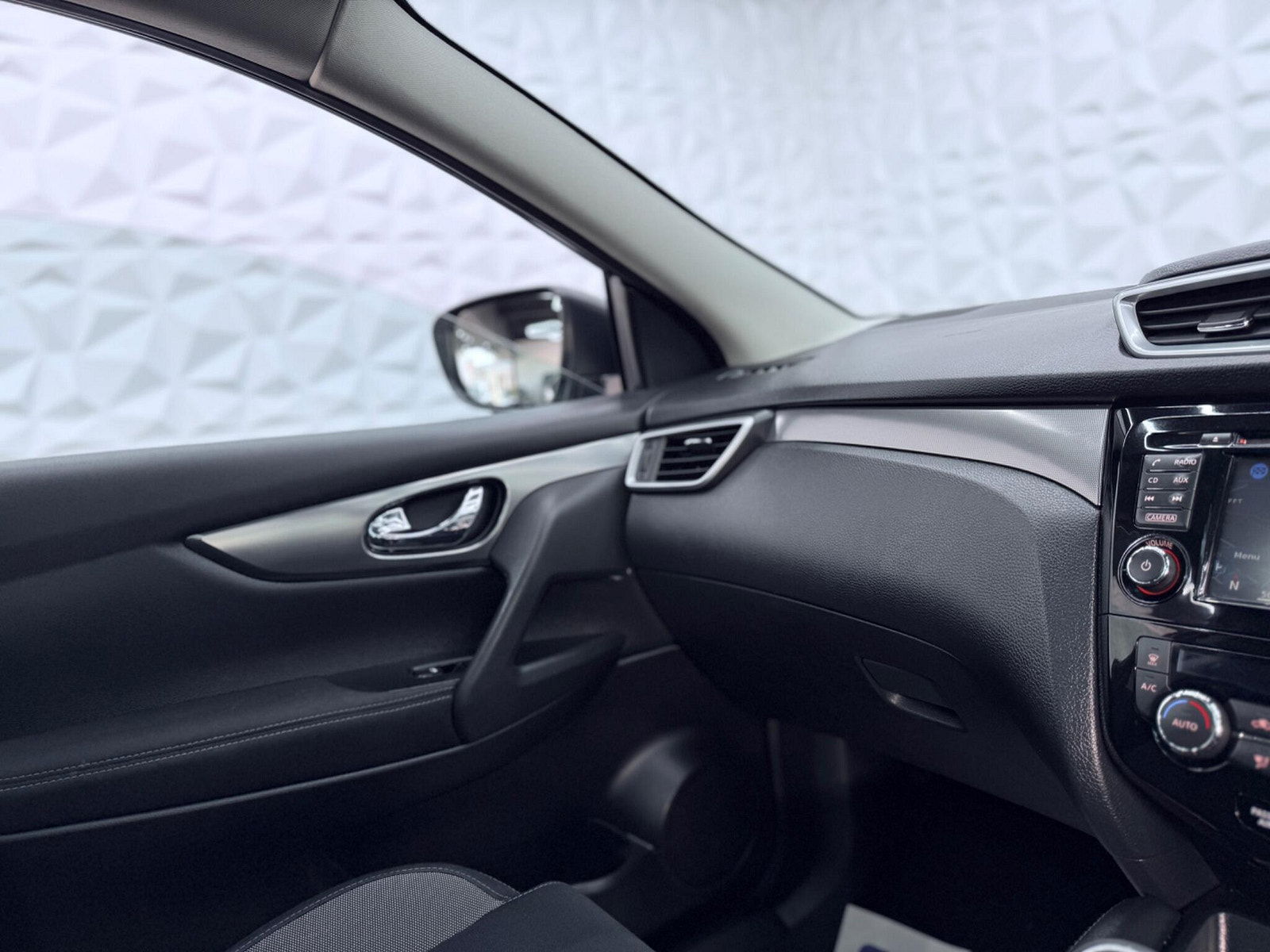 Nissan Qashqai 1.5 dCi N-Connecta Euro 6 (s/s) 5dr 5dr Manual 2017