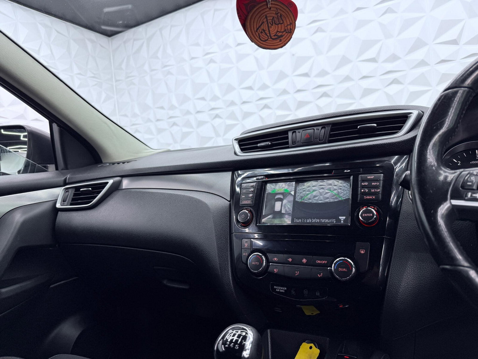 Nissan Qashqai 1.5 dCi N-Connecta Euro 6 (s/s) 5dr 5dr Manual 2017