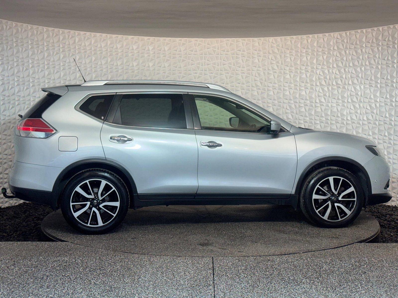 Nissan X-Trail 1.6 dCi Tekna 4WD Euro 6 (s/s) 5dr 5dr Manual 2016