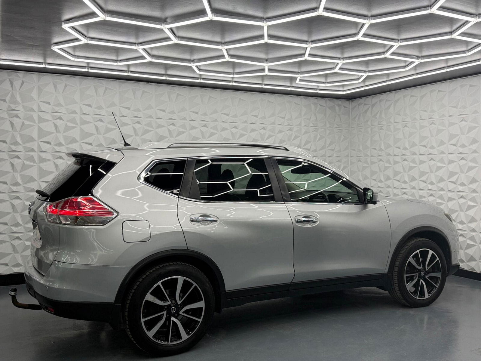 Nissan X-Trail 1.6 dCi Tekna 4WD Euro 6 (s/s) 5dr 5dr Manual 2017