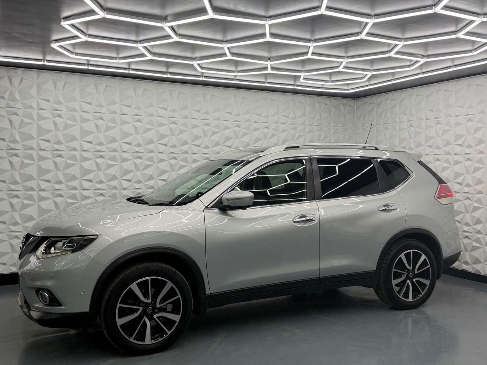 Nissan X-Trail 1.6 dCi Tekna 4WD Euro 6 (s/s) 5dr 5dr Manual 2017