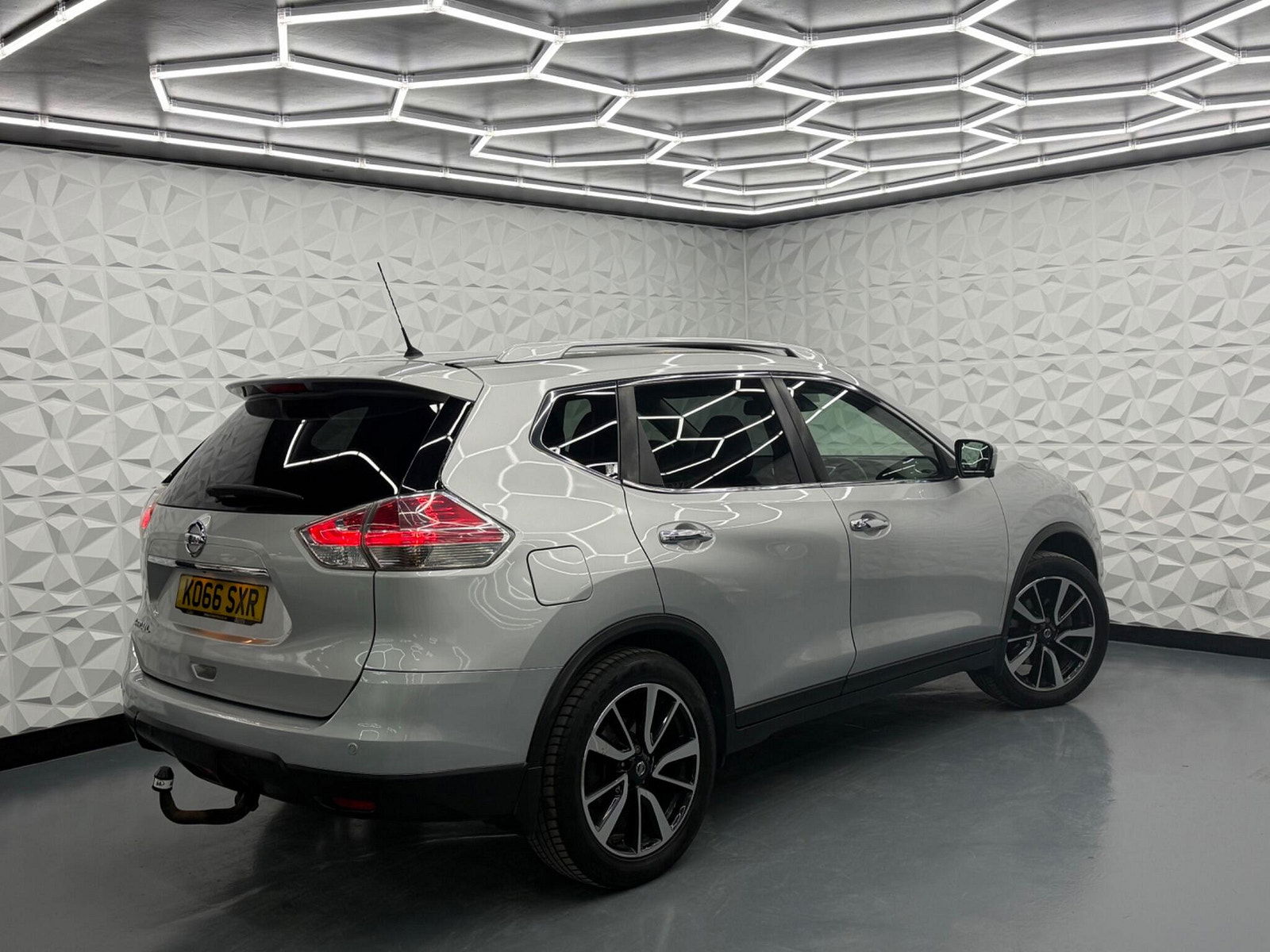 Nissan X-Trail 1.6 dCi Tekna 4WD Euro 6 (s/s) 5dr 5dr Manual 2017