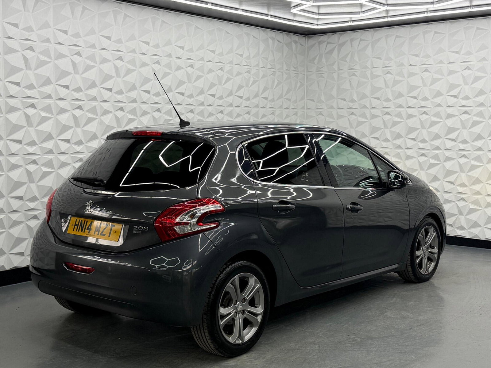 Peugeot 208 1.6 e-HDi Allure Euro 5 (s/s) 5dr 5dr Manual 2014