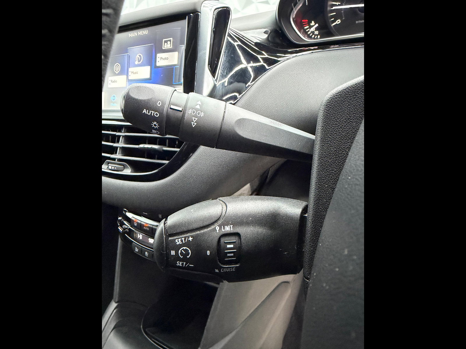 Peugeot 208 1.6 e-HDi Allure Euro 5 (s/s) 5dr 5dr Manual 2014