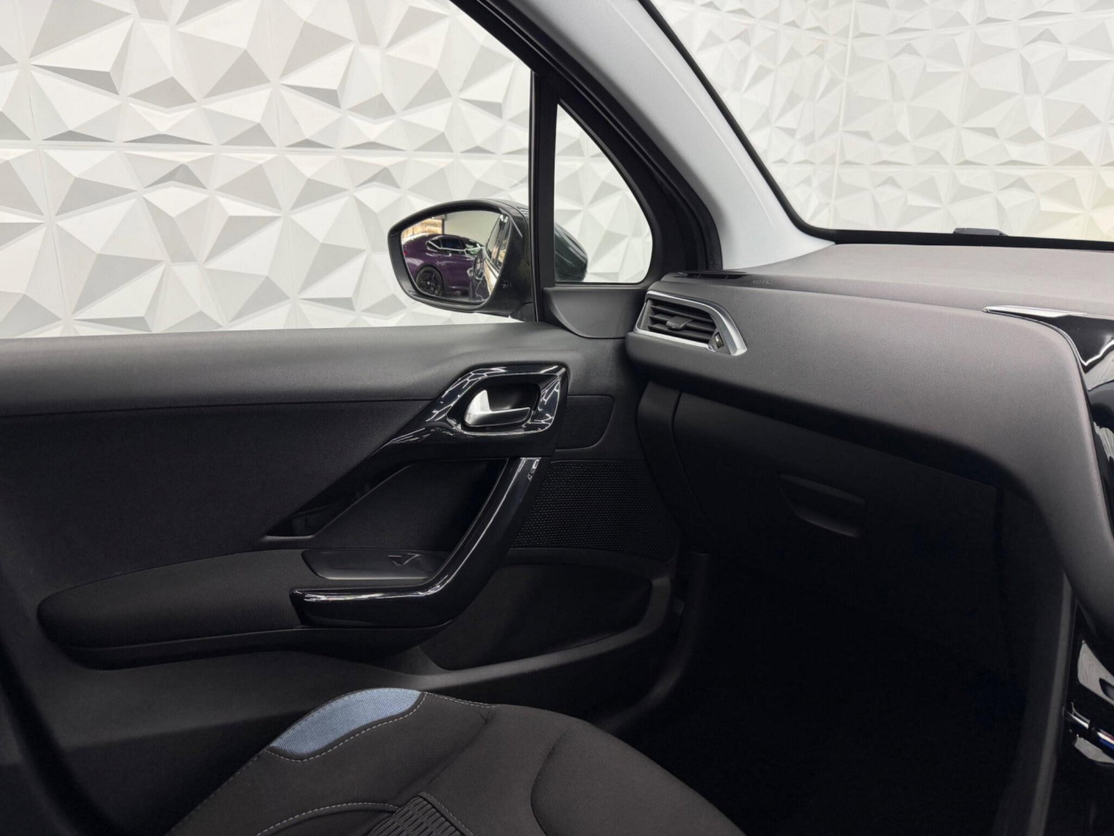 Peugeot 208 1.6 e-HDi Allure Euro 5 (s/s) 5dr 5dr Manual 2014