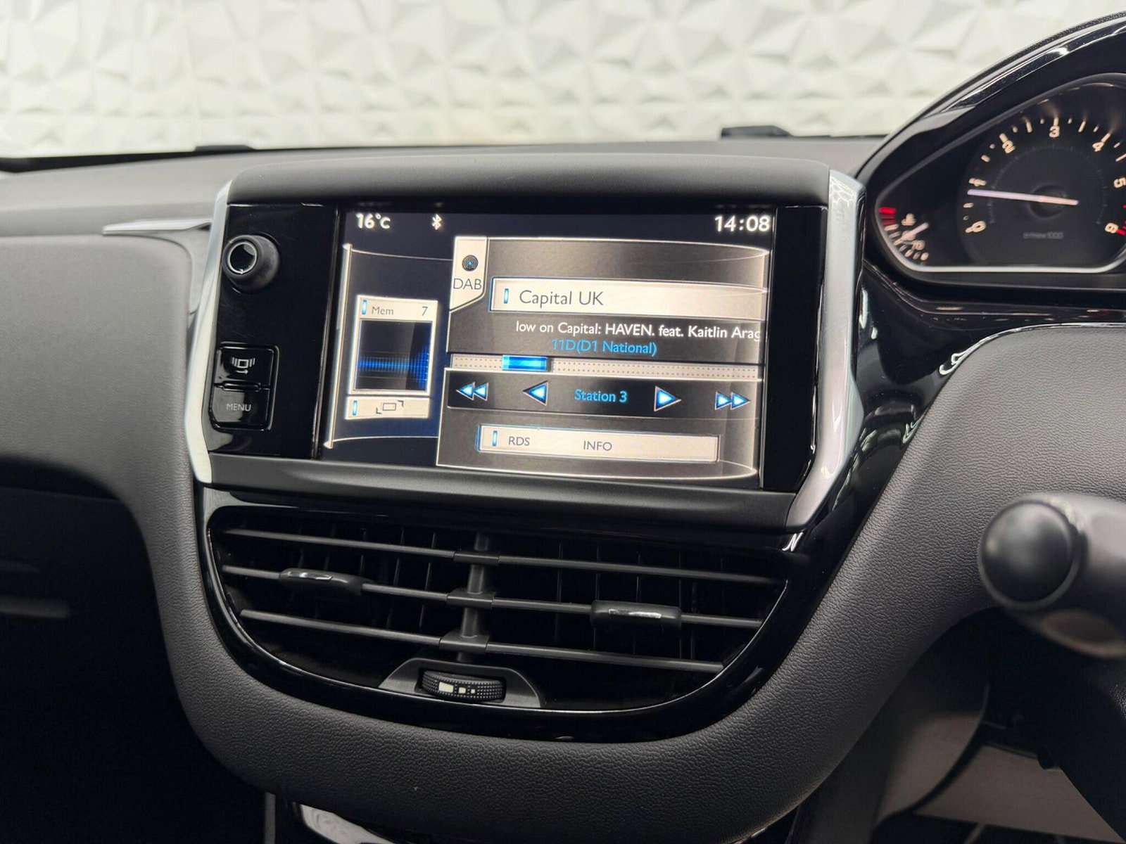 Peugeot 208 1.6 e-HDi Allure Euro 5 (s/s) 5dr 5dr Manual 2014