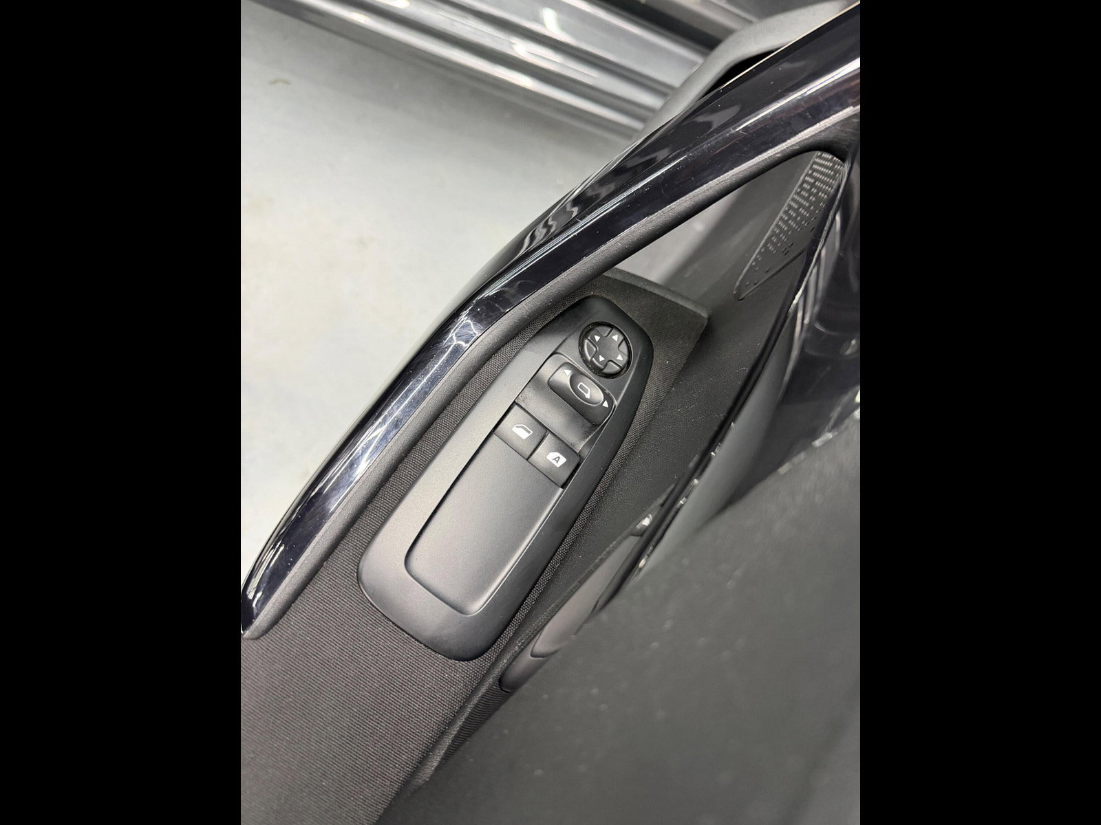 Peugeot 208 1.6 e-HDi Allure Euro 5 (s/s) 5dr 5dr Manual 2014