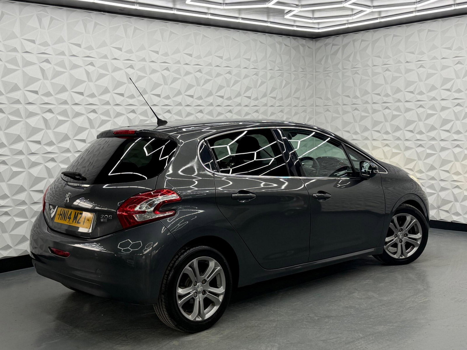 Peugeot 208 1.6 e-HDi Allure Euro 5 (s/s) 5dr 5dr Manual 2014