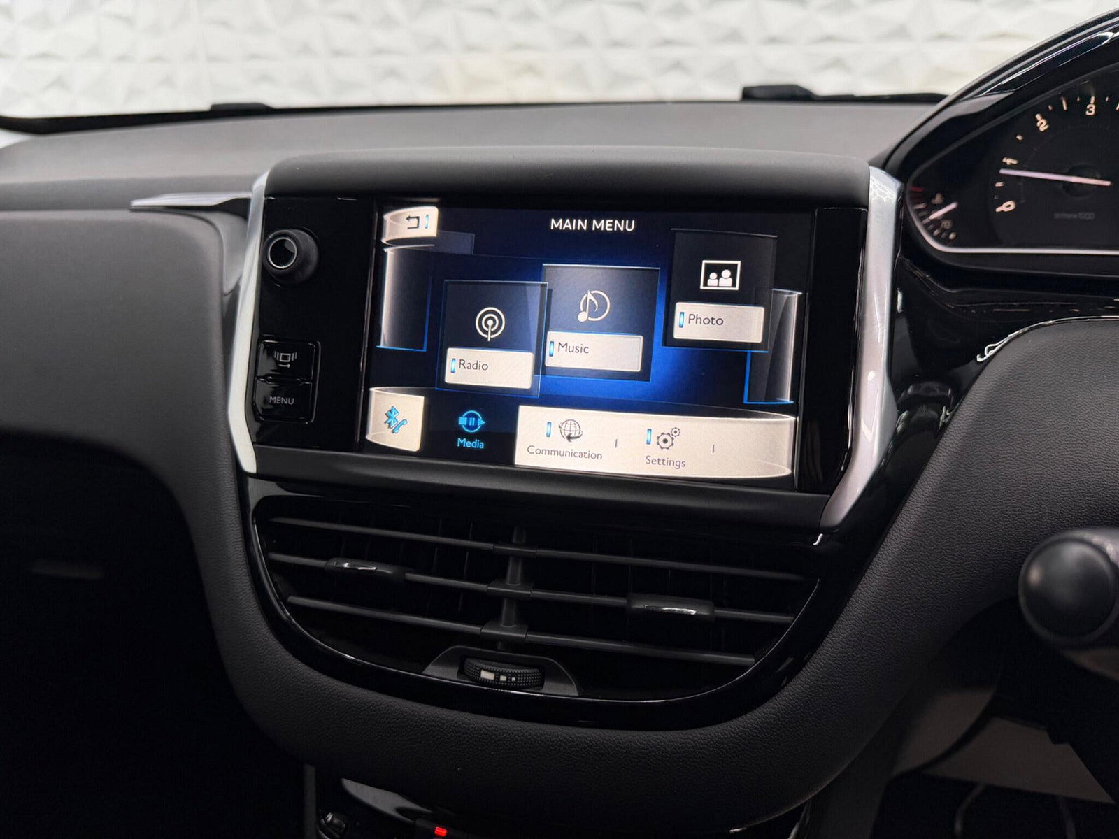 Peugeot 208 1.6 e-HDi Allure Euro 5 (s/s) 5dr 5dr Manual 2014