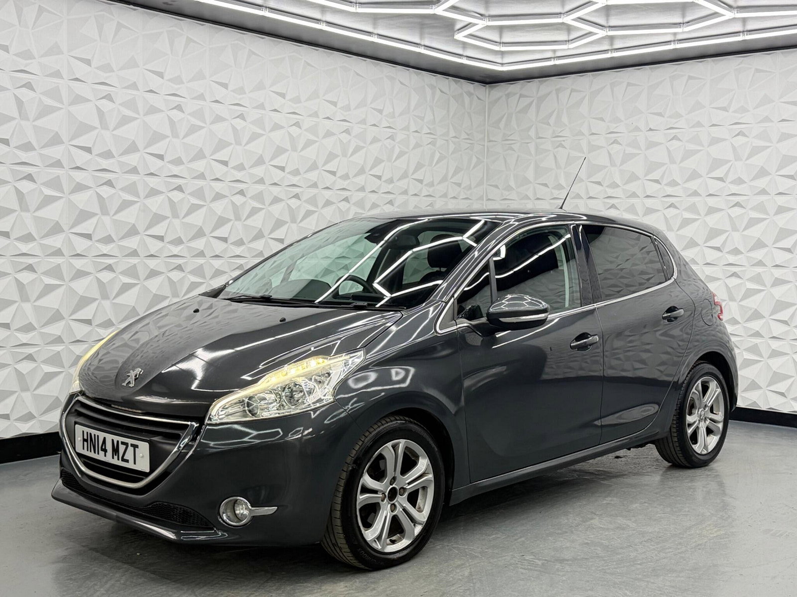 Peugeot 208 1.6 e-HDi Allure Euro 5 (s/s) 5dr 5dr Manual 2014