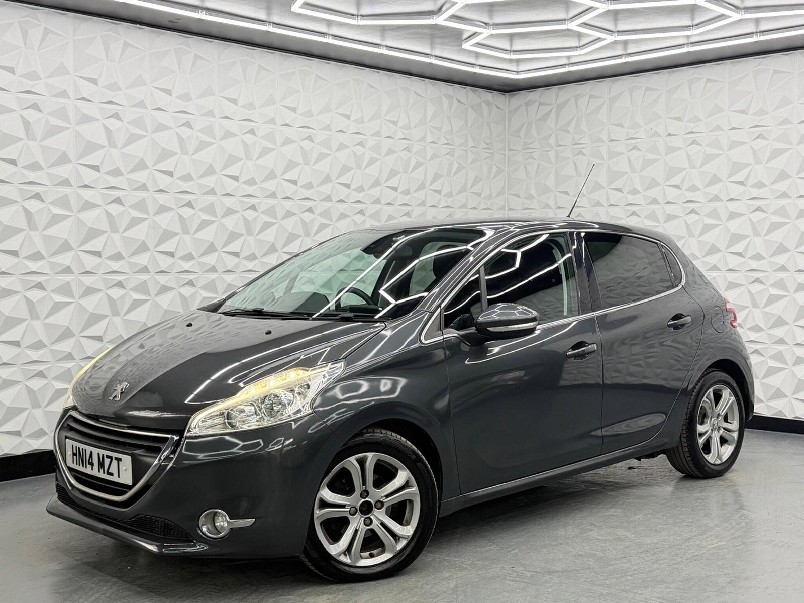 Peugeot 208 1.6 e-HDi Allure Euro 5 (s/s) 5dr 5dr Manual 2014