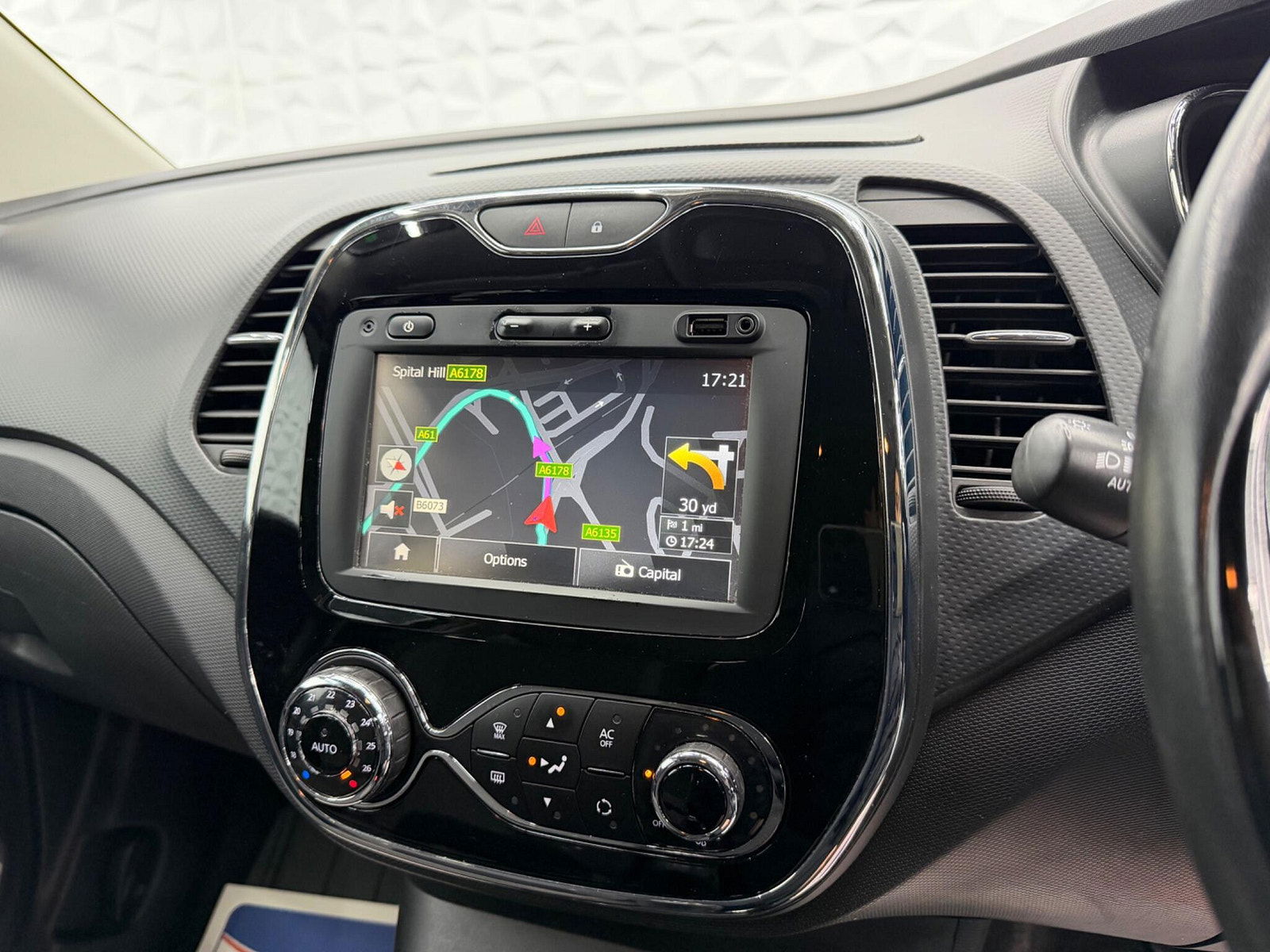 Renault Captur 1.5 dCi ENERGY Dynamique S MediaNav Euro 5 (s/s) 5dr 5dr Manual 2015