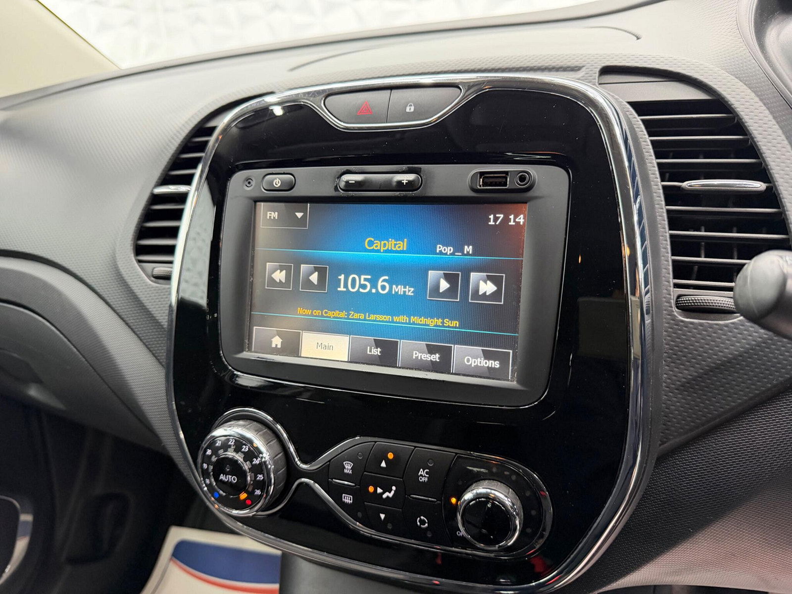 Renault Captur 1.5 dCi ENERGY Dynamique S MediaNav Euro 5 (s/s) 5dr 5dr Manual 2015