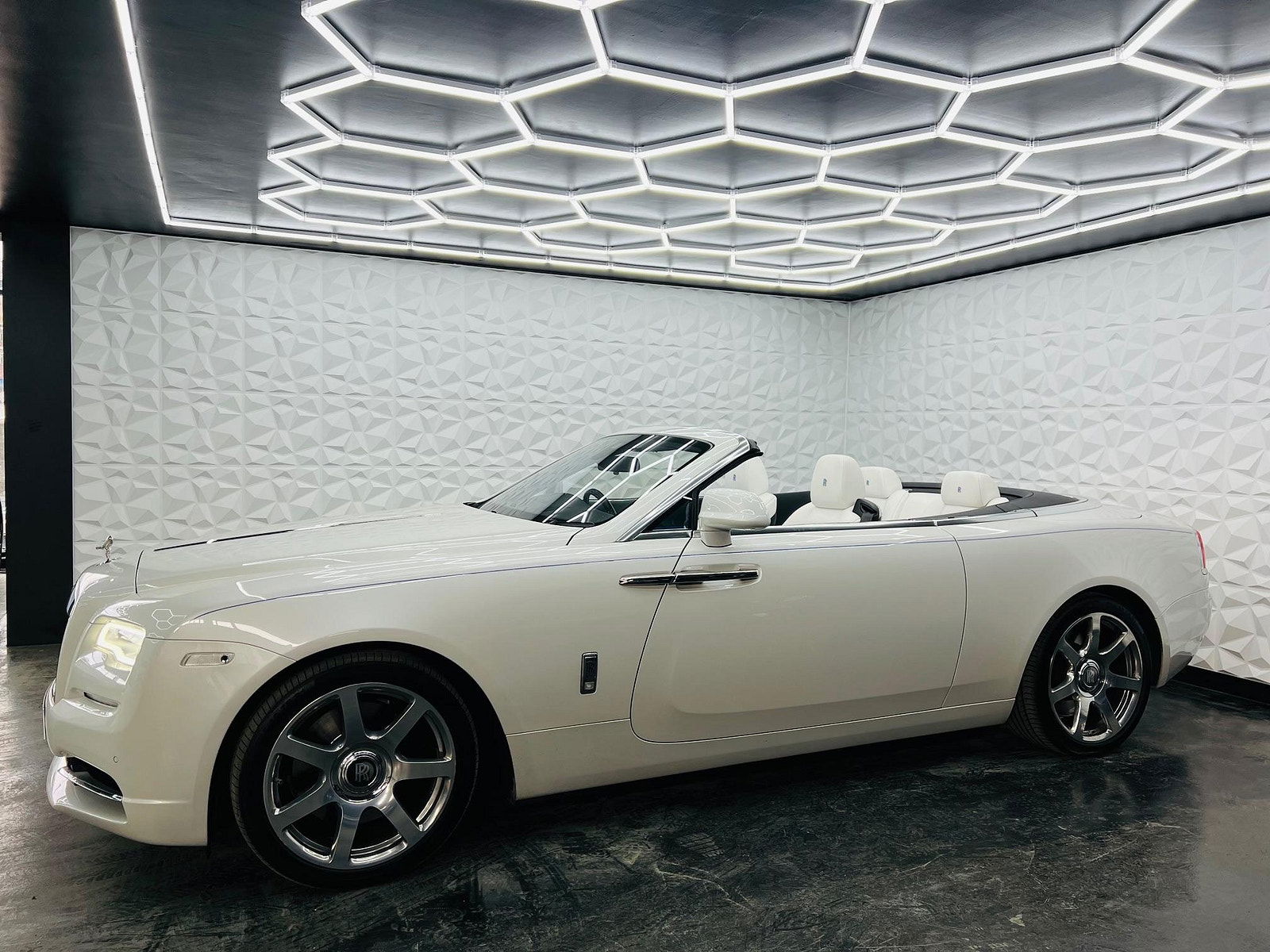 Rolls-Royce Dawn 6.6 V12 Auto Euro 6 2dr 2dr Automatic 2017