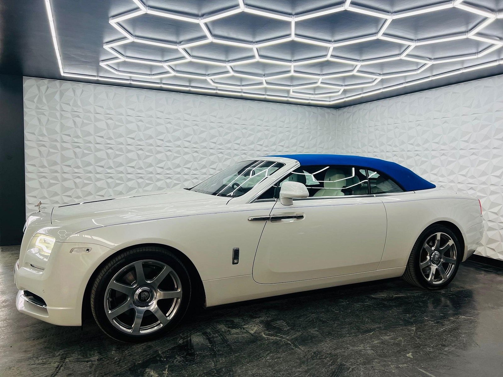 Rolls-Royce Dawn 6.6 V12 Auto Euro 6 2dr 2dr Automatic 2017