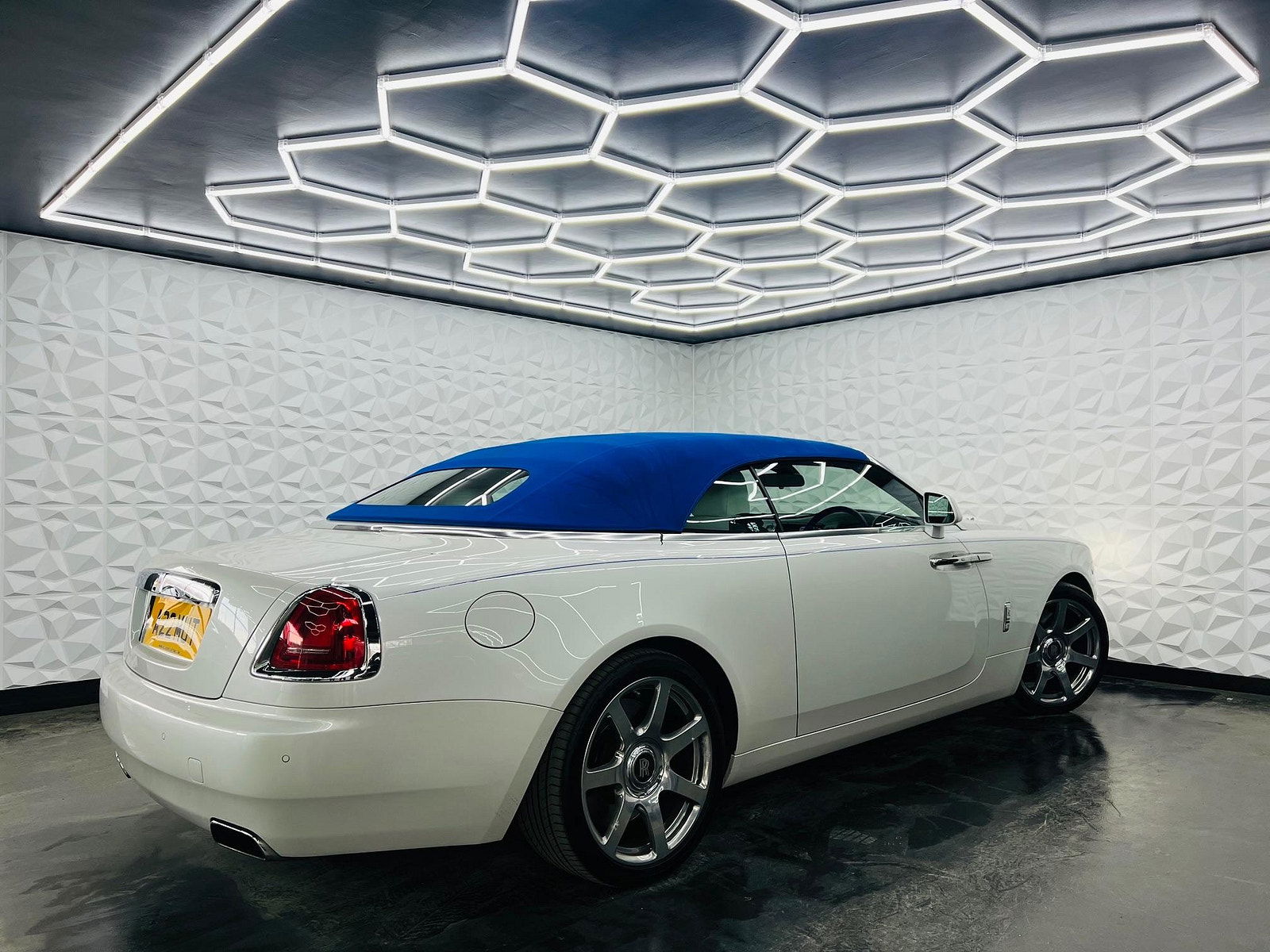 Rolls-Royce Dawn 6.6 V12 Auto Euro 6 2dr 2dr Automatic 2017