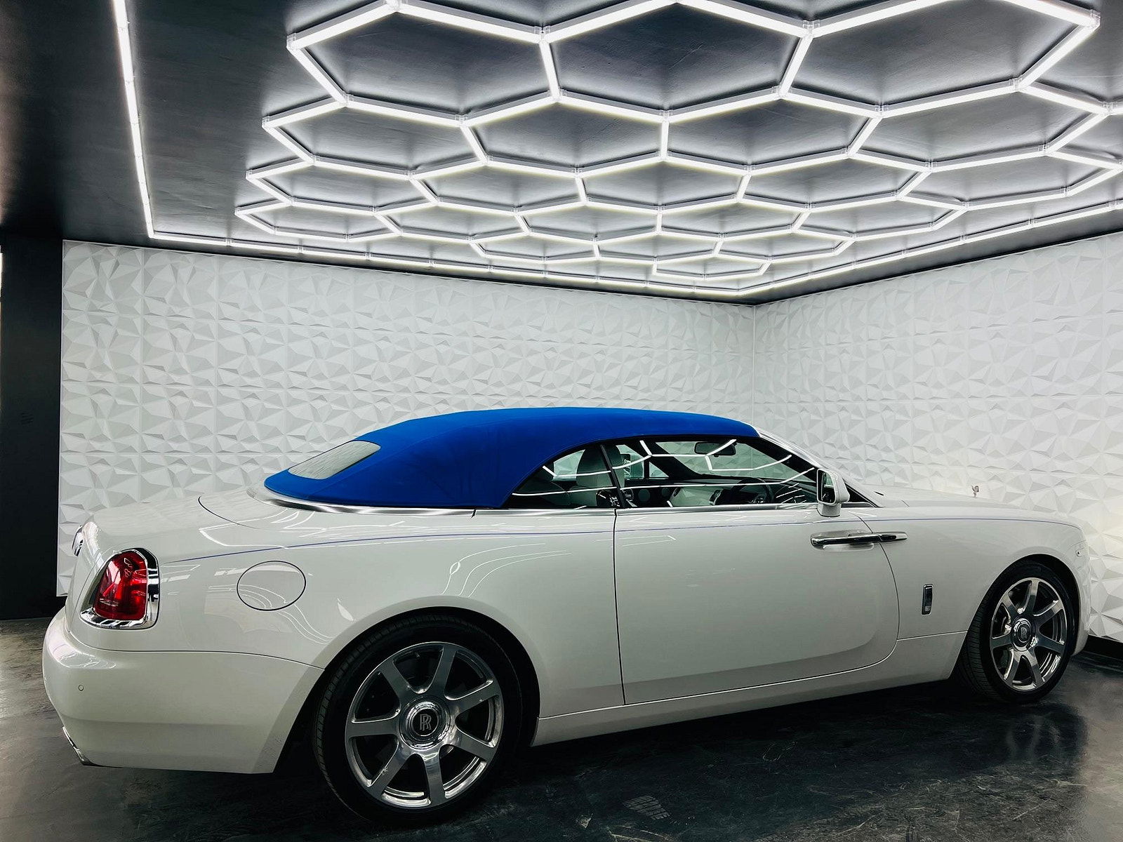 Rolls-Royce Dawn 6.6 V12 Auto Euro 6 2dr 2dr Automatic 2017